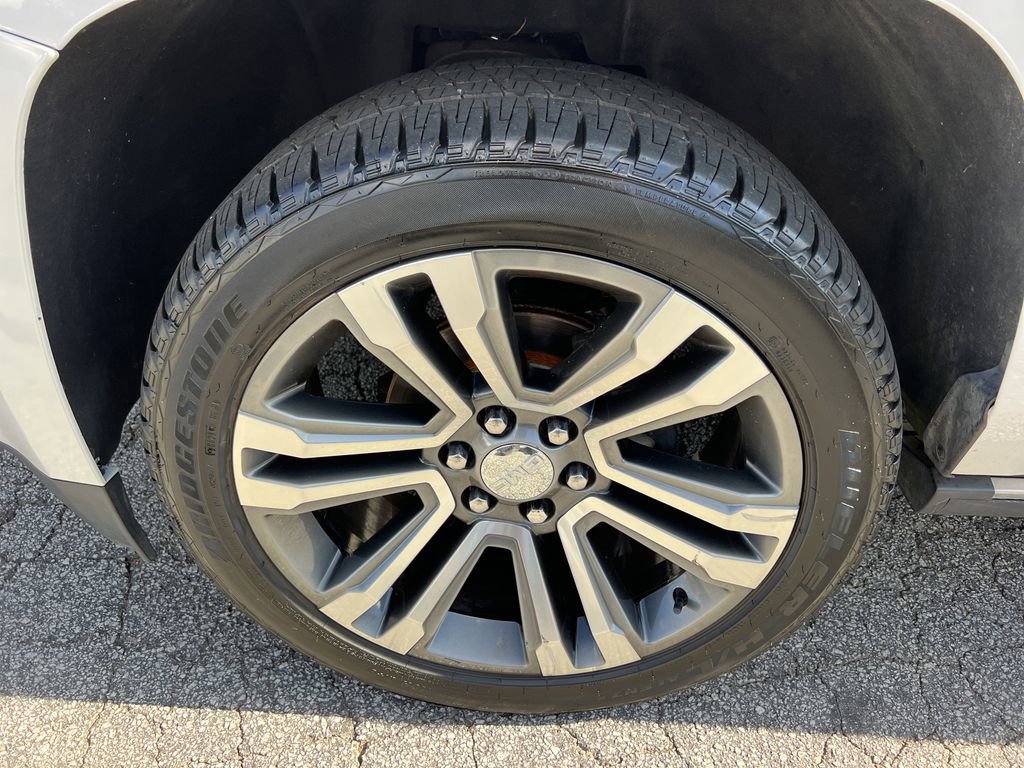 Used 2020 GMC Yukon Denali w/ Denali Premium Package image 9