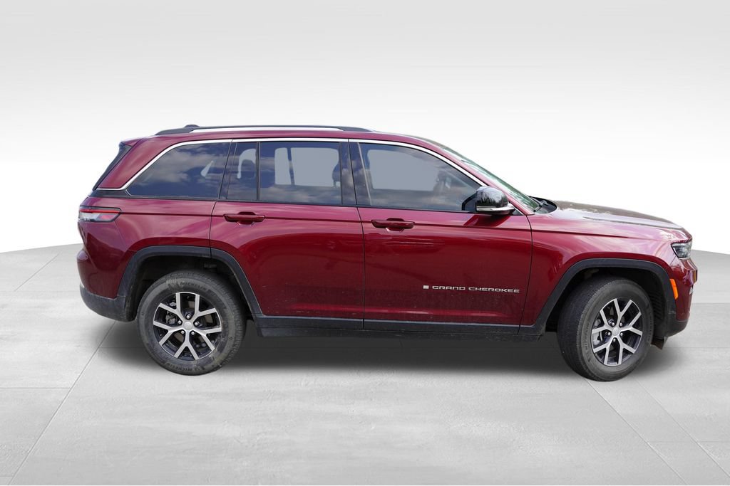 Used 2023 Jeep Grand Cherokee Limited AWD/4WD image 2