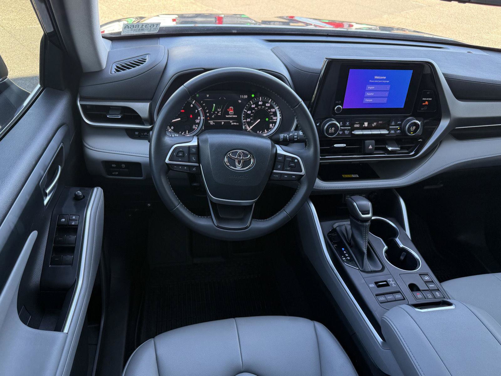Used 2023 Toyota Highlander XLE AWD/4WD image 16