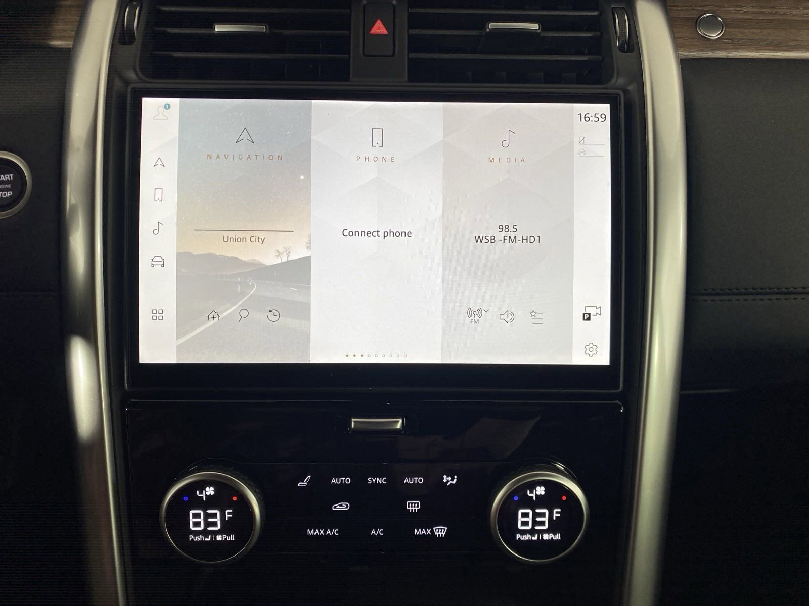 Certified 2025 Land Rover Discovery S image 21