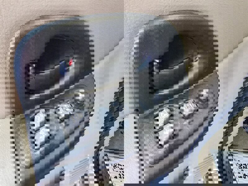 Used 2004 Pontiac Montana Extended w/ Convenience Package #1 image 32