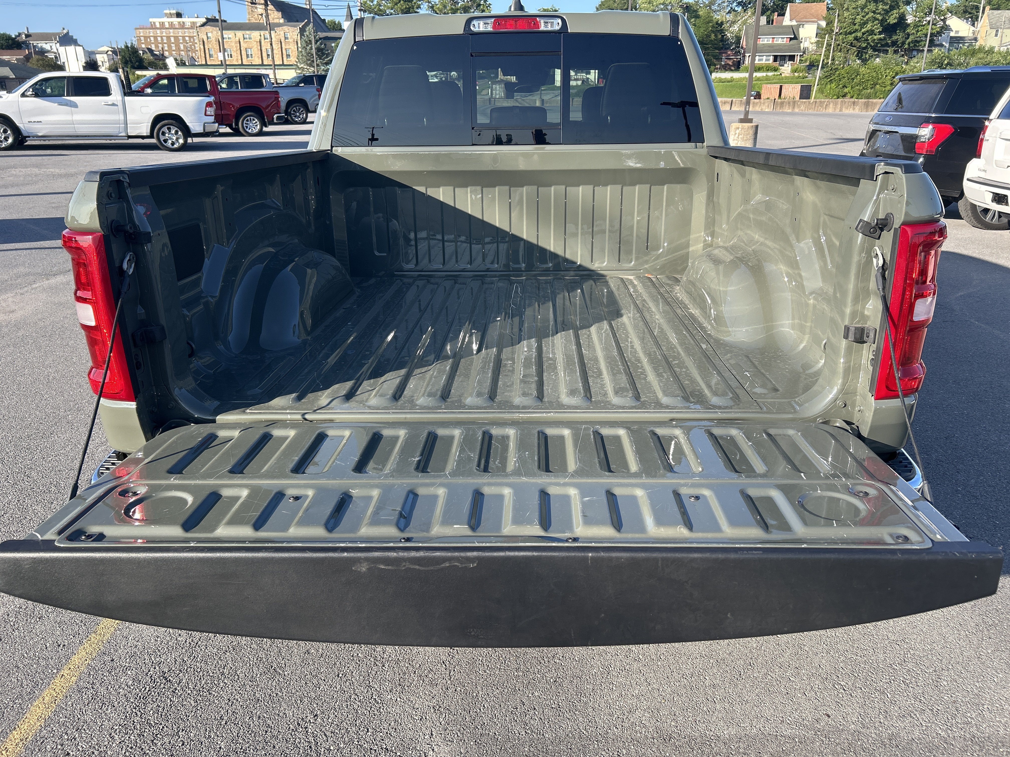 Used 2026 RAM 1500 Laramie AWD/4WD image 17