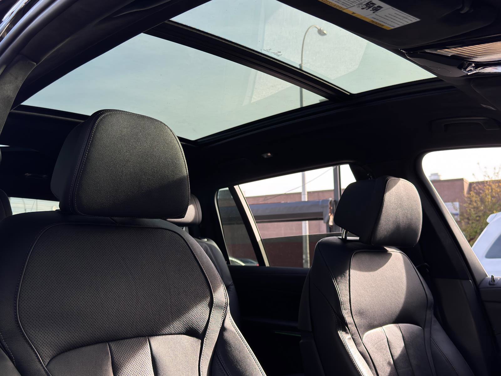 Used 2022 BMW X7 xDrive40i w/ M Sport Package image 29