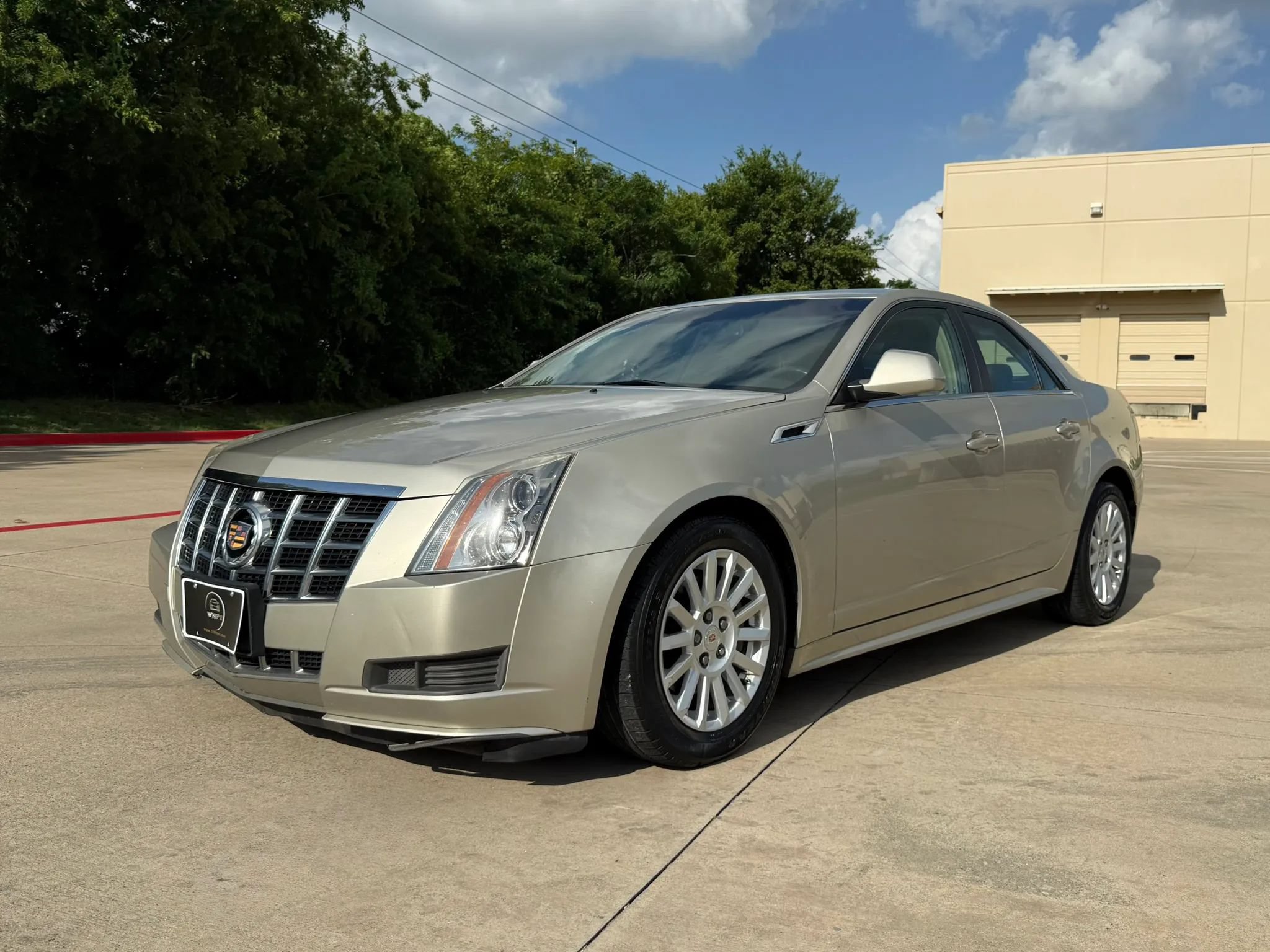 Used 2013 Cadillac CTS Luxury RWD image 2