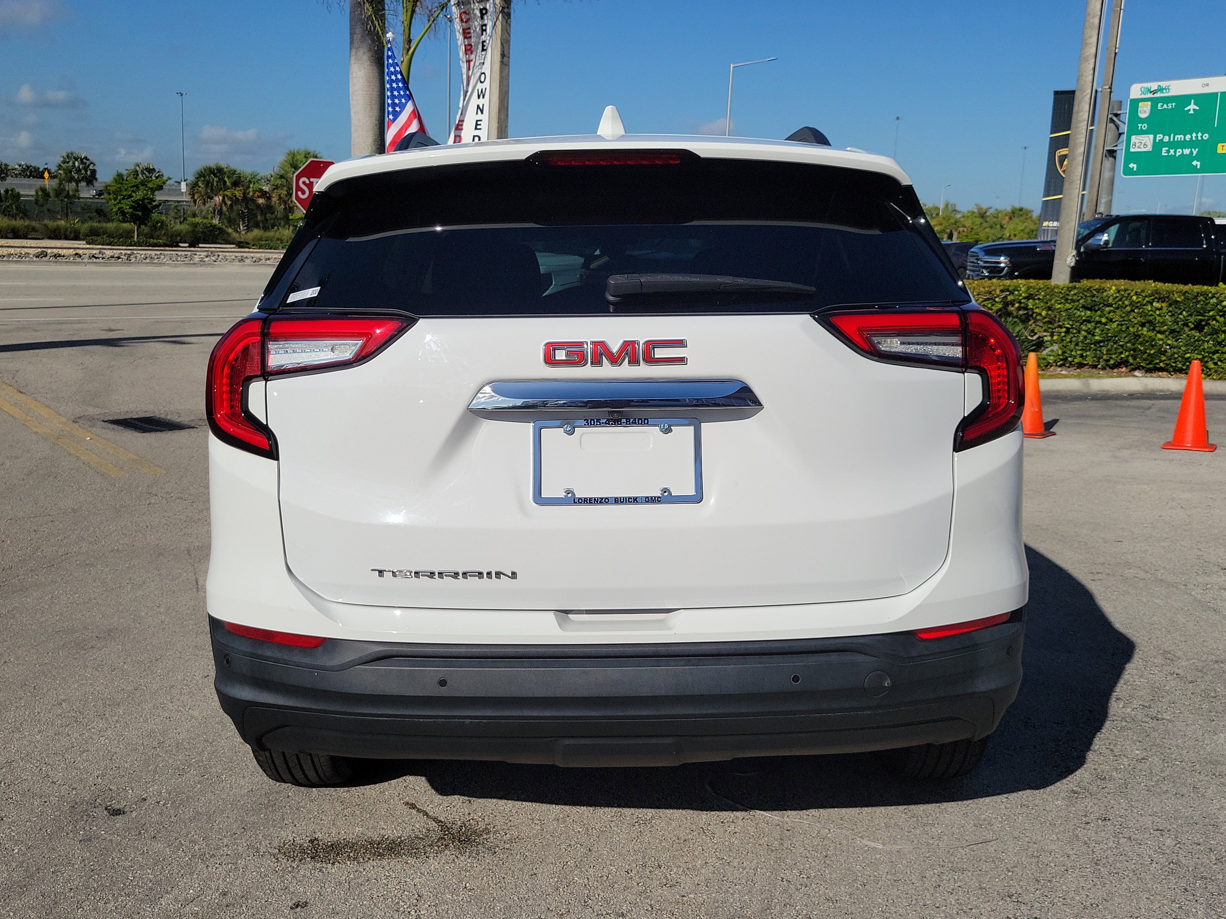 Used 2022 GMC Terrain SLE w/ Driver Convenience Package FWD image 6