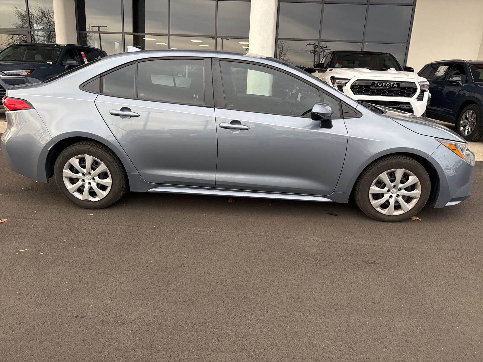 Used 2023 Toyota Corolla LE image 5