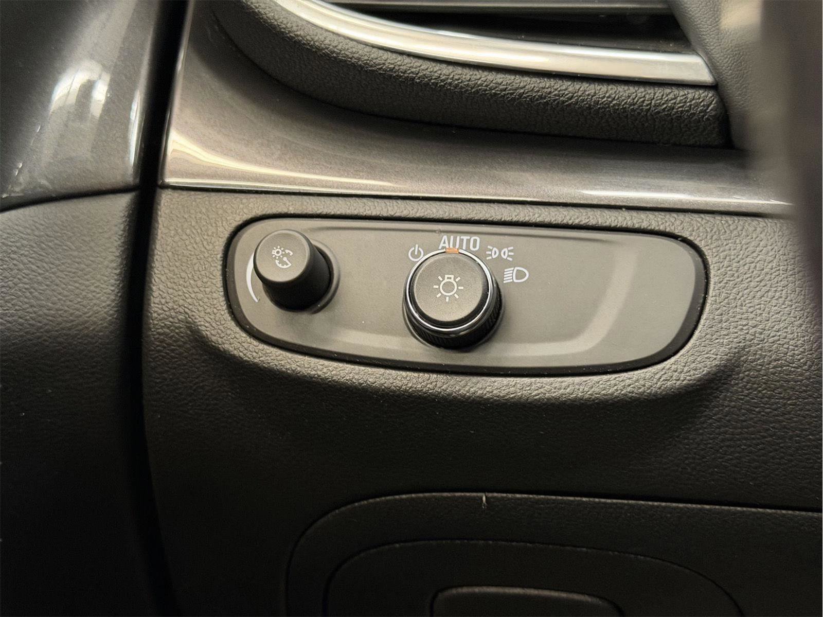Used 2022 Buick Encore Preferred w/ Safety Package image 37