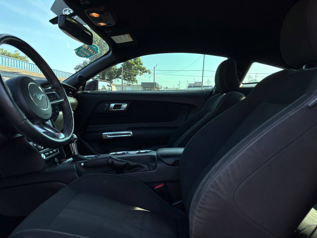 Used 2019 Ford Mustang Coupe RWD image 18