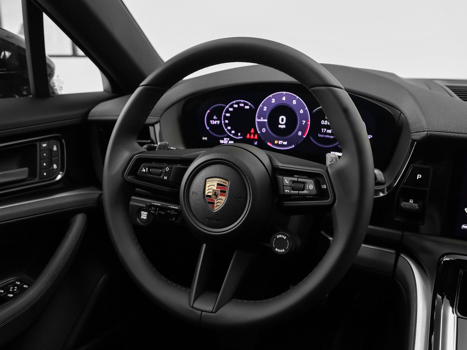 Certified 2025 Porsche Panamera 4 AWD/4WD image 28