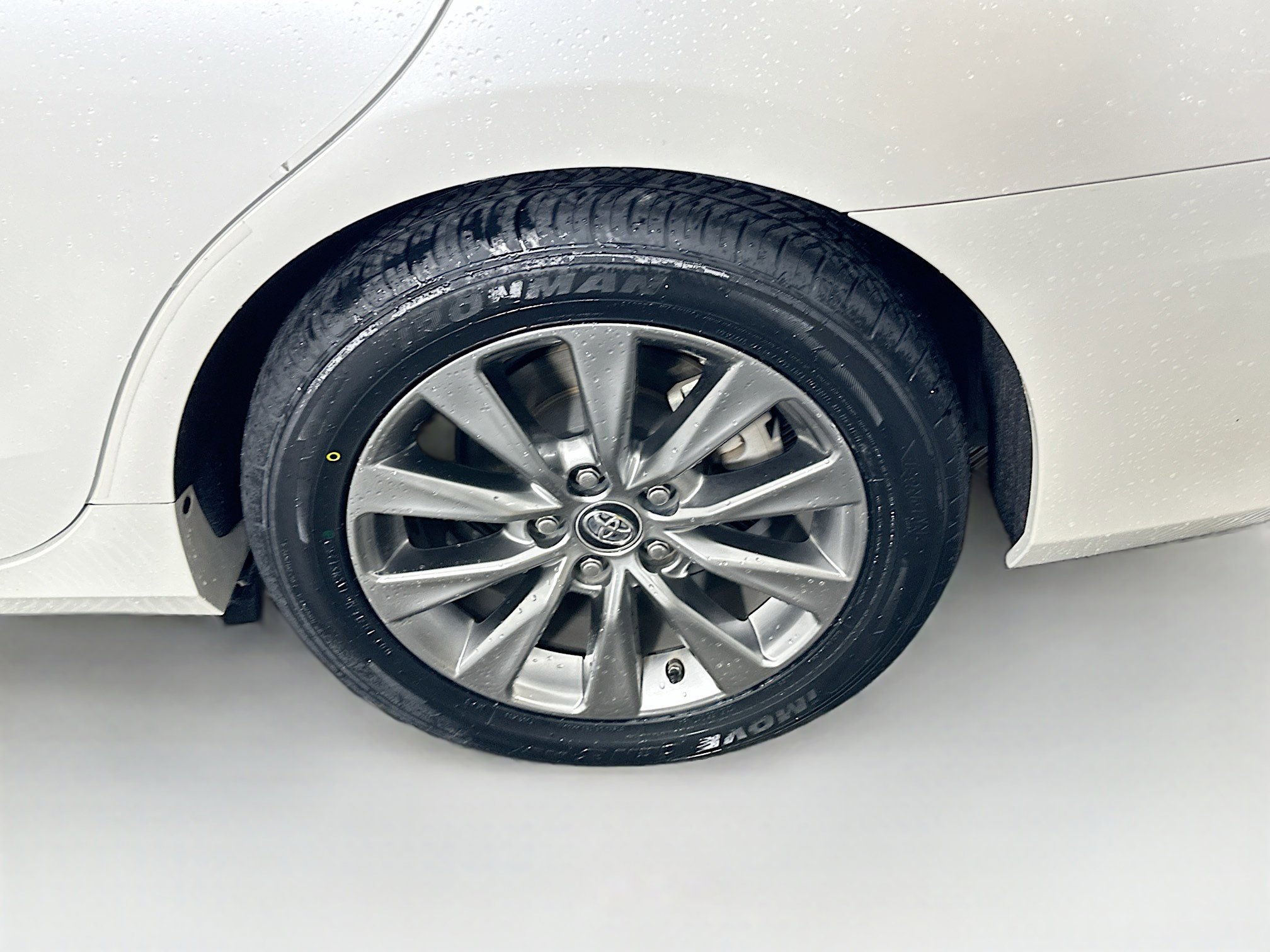 Used 2017 Toyota Camry XLE FWD image 11