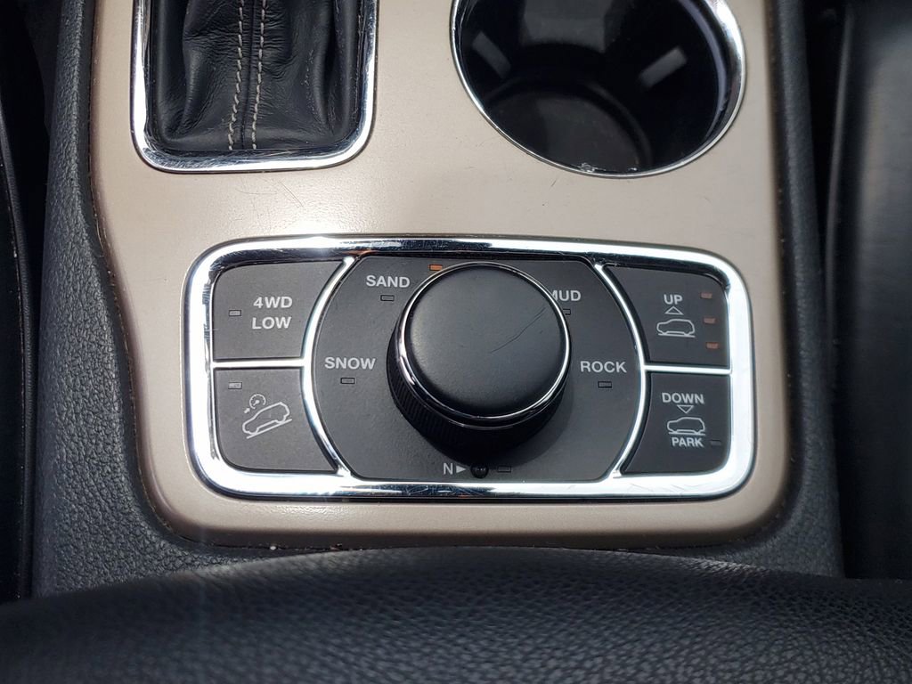Used 2017 Jeep Grand Cherokee Overland AWD/4WD image 28