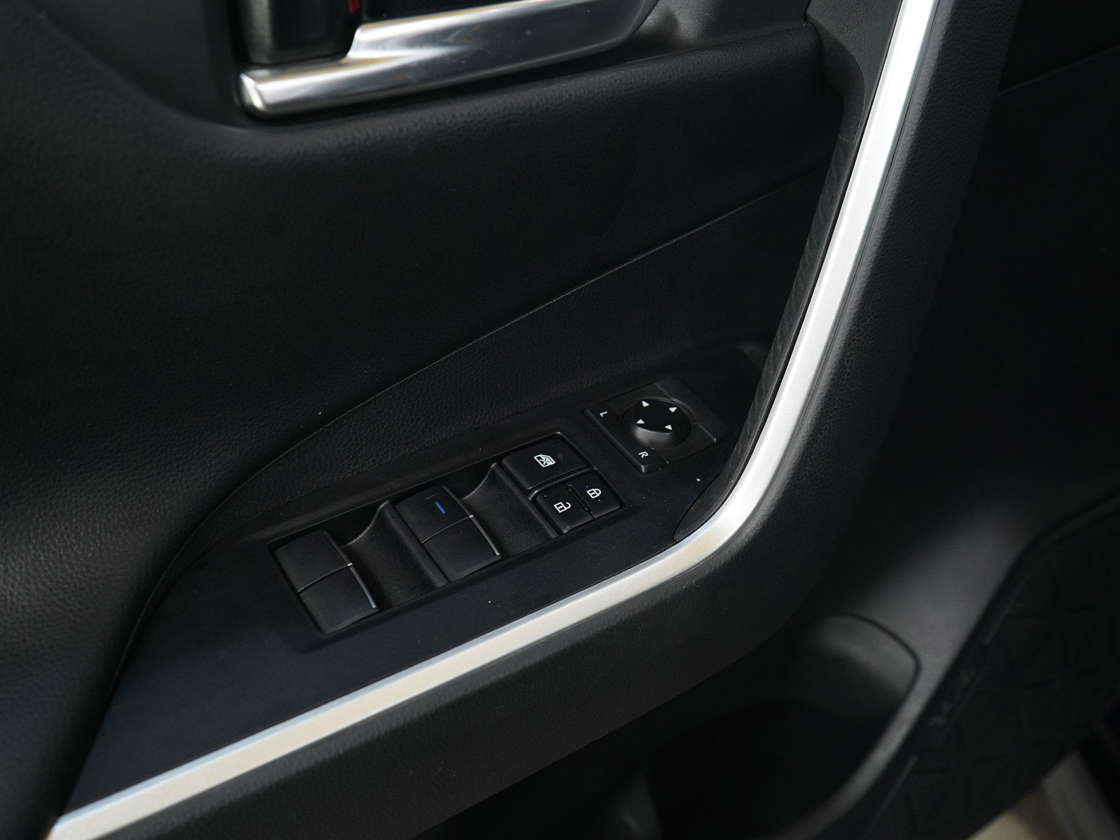 Used 2020 Toyota RAV4 XSE AWD/4WD image 22