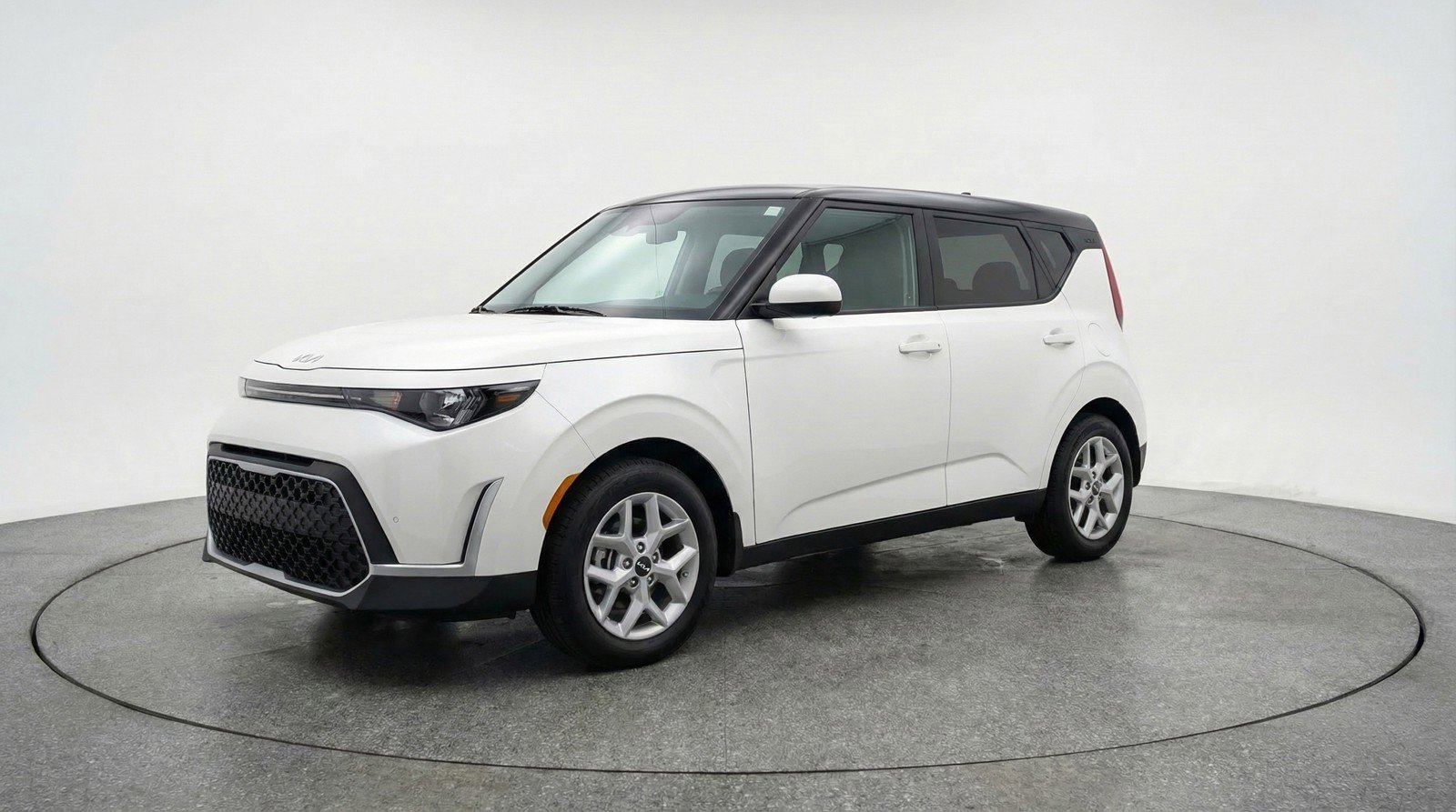 Used 2025 Kia Soul LX w/ LX Technology Package image 3