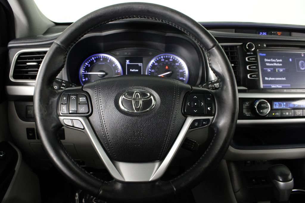 Used 2019 Toyota Highlander XLE AWD/4WD image 26