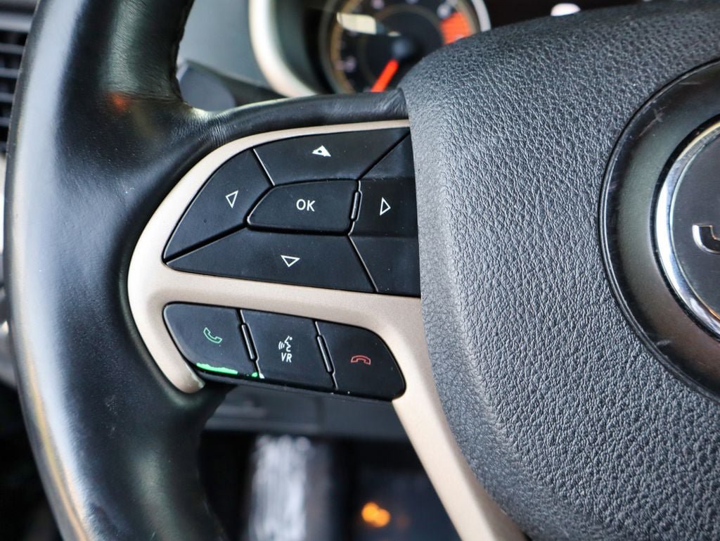 Used 2018 Jeep Cherokee Limited AWD/4WD image 31