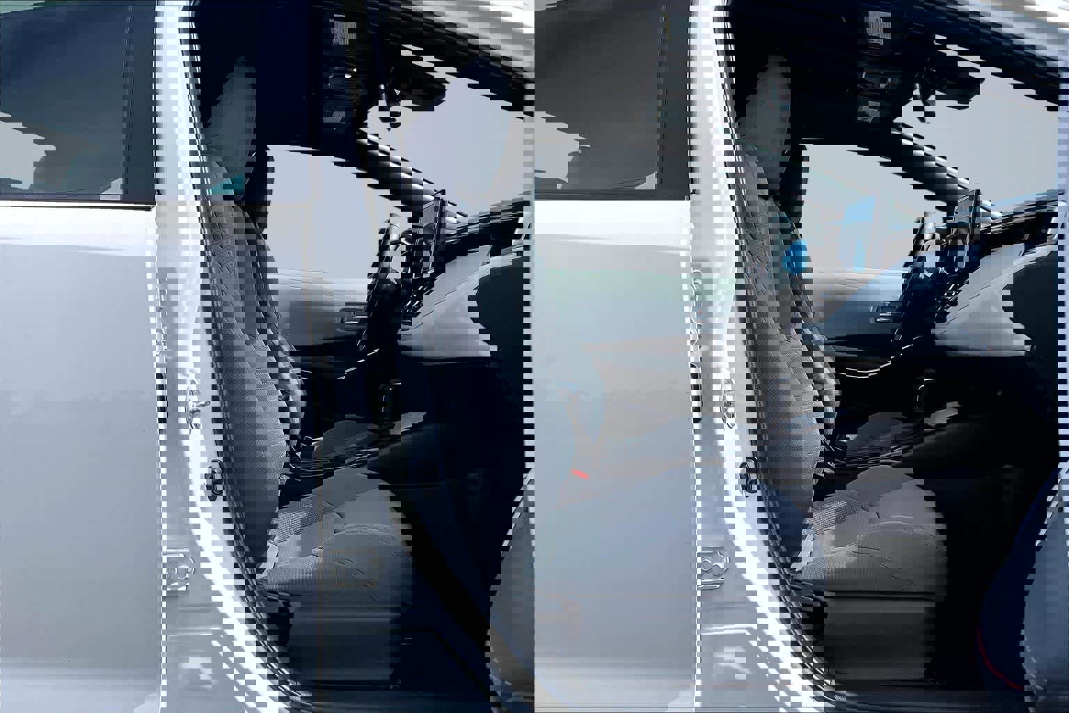 Used 2025 Toyota Corolla SE FWD image 14