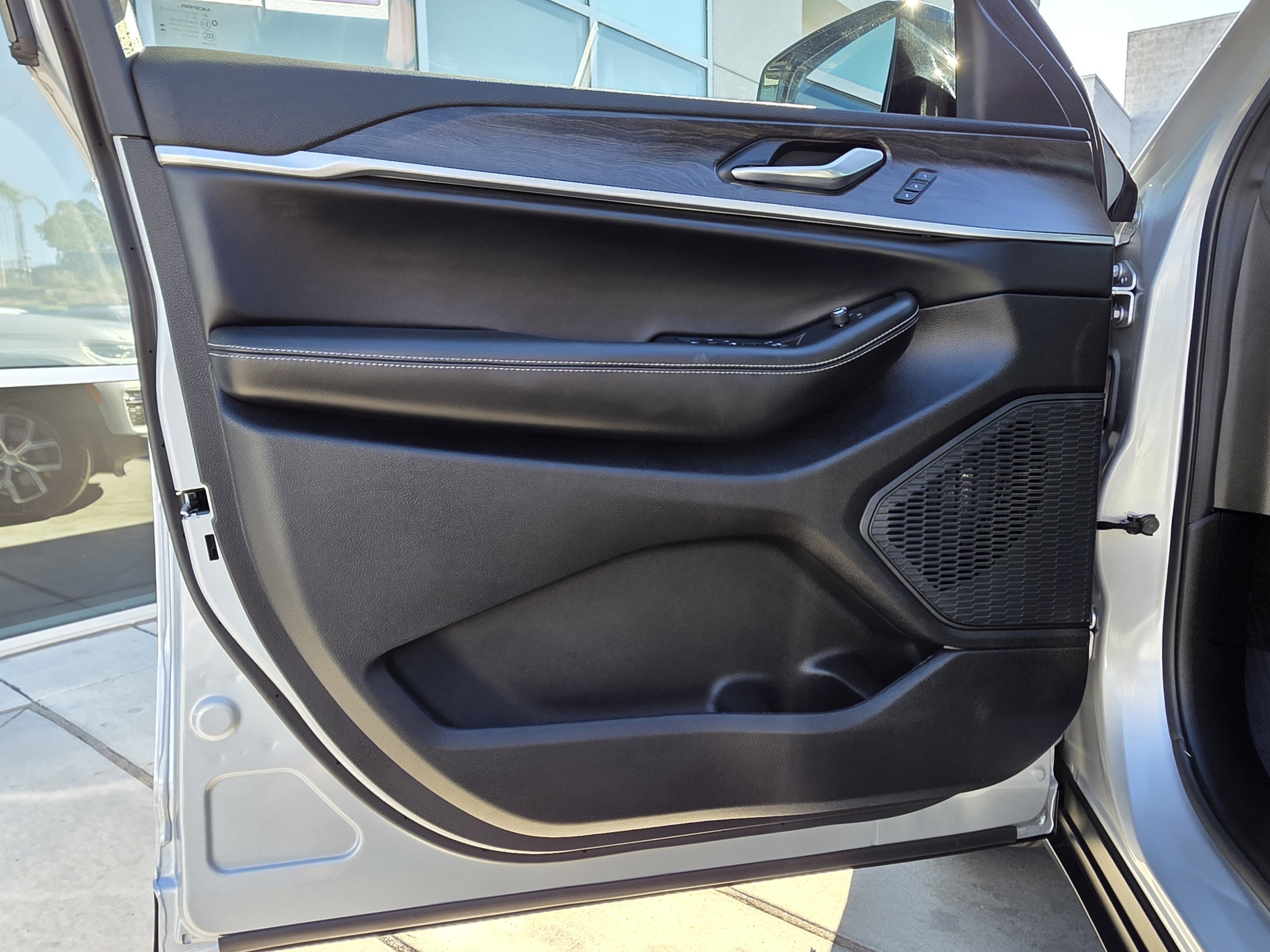 New 2025 Jeep Grand Cherokee Limited image 11