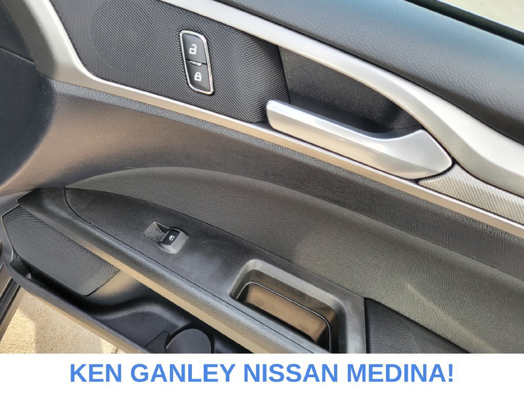 Used 2020 Ford Fusion SE FWD image 49