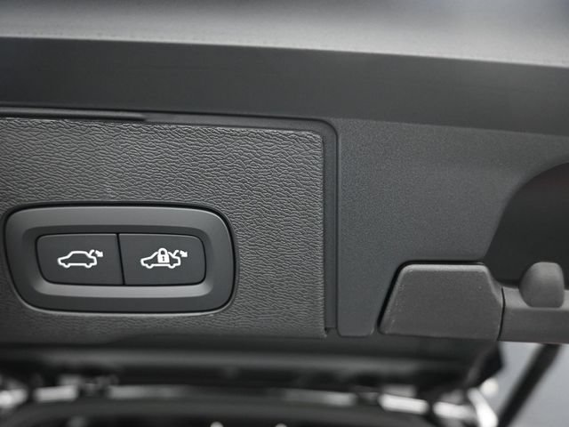 New 2026 Volvo XC60 B5 Ultra w/ Protection Package Premier AWD/4WD image 25