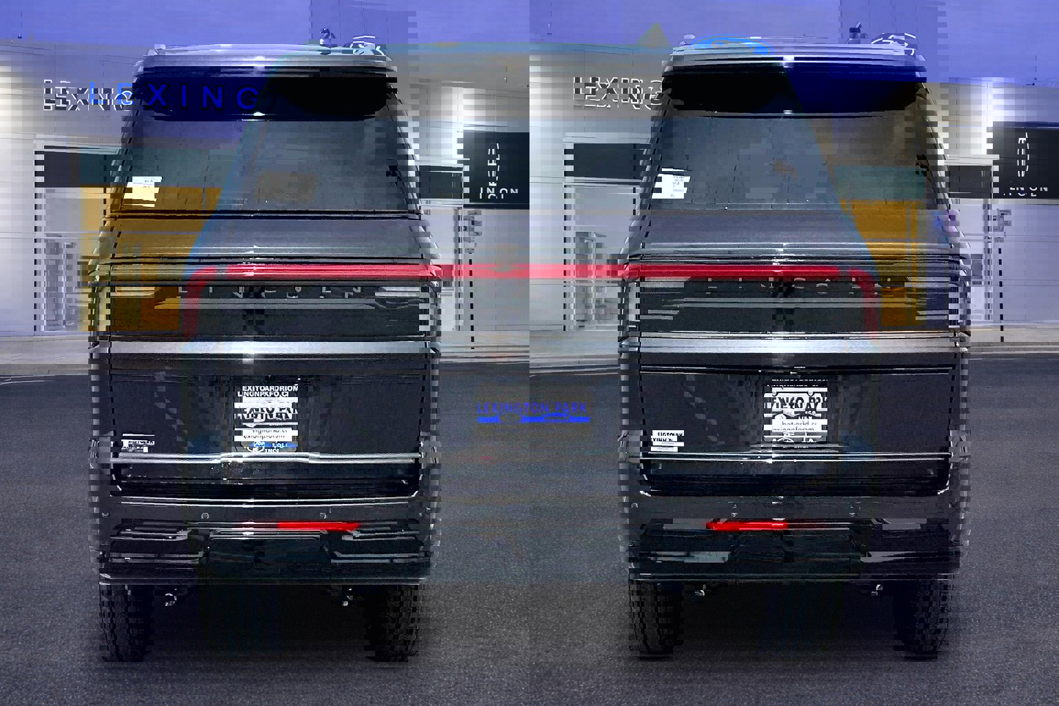 New 2026 Lincoln Navigator L Premier image 4