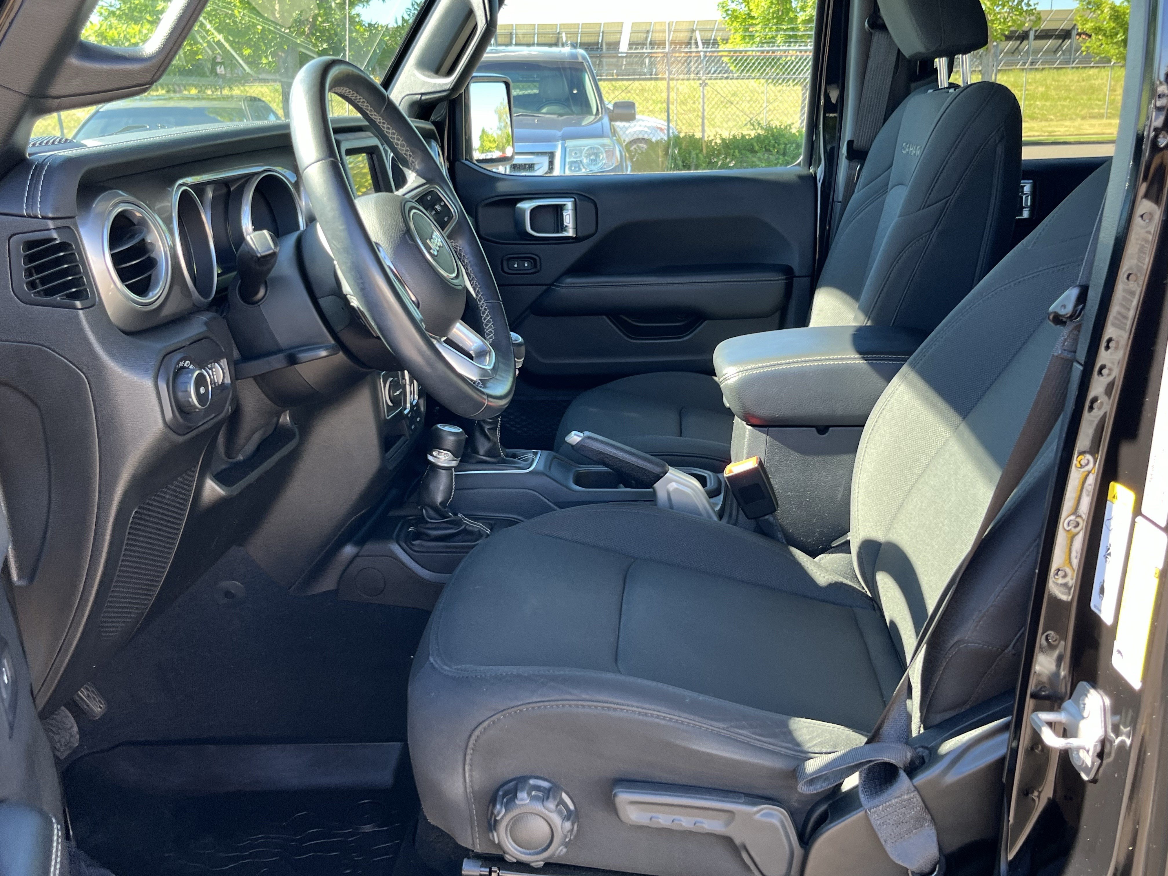 Used 2018 Jeep Wrangler Unlimited Sahara w/ LED Lighting Group AWD/4WD image 11