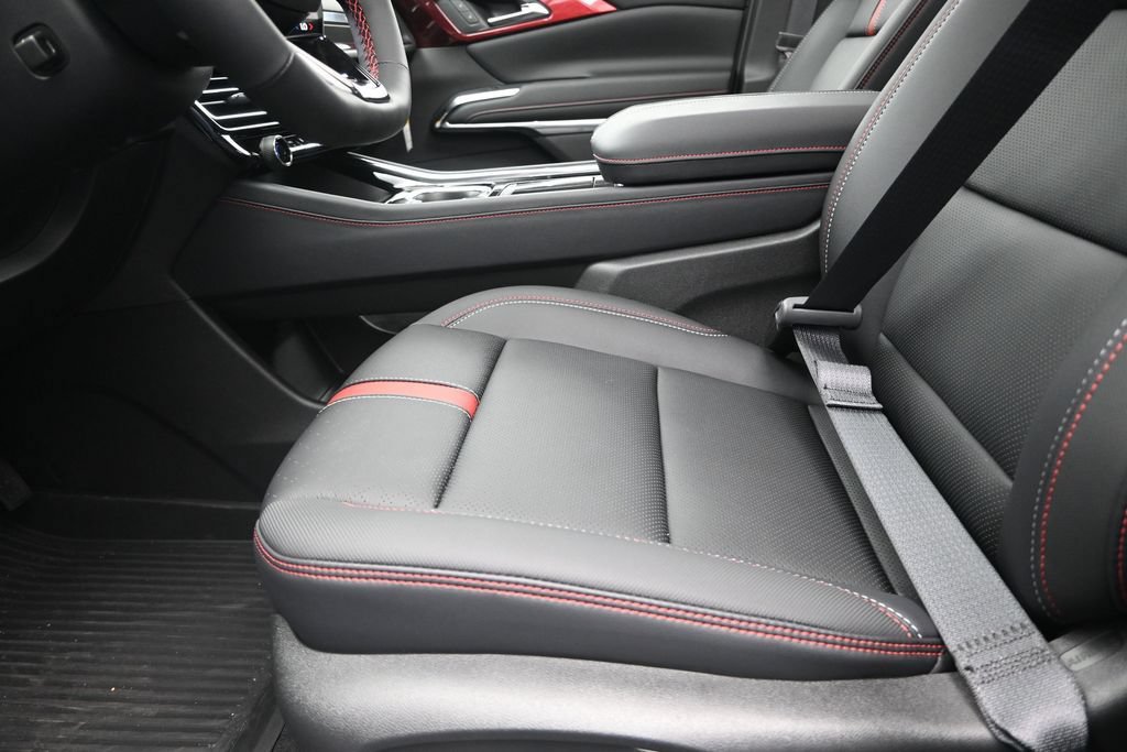 New 2026 Chevrolet Traverse RS w/ LPO, Floor Liner Package FWD image 13