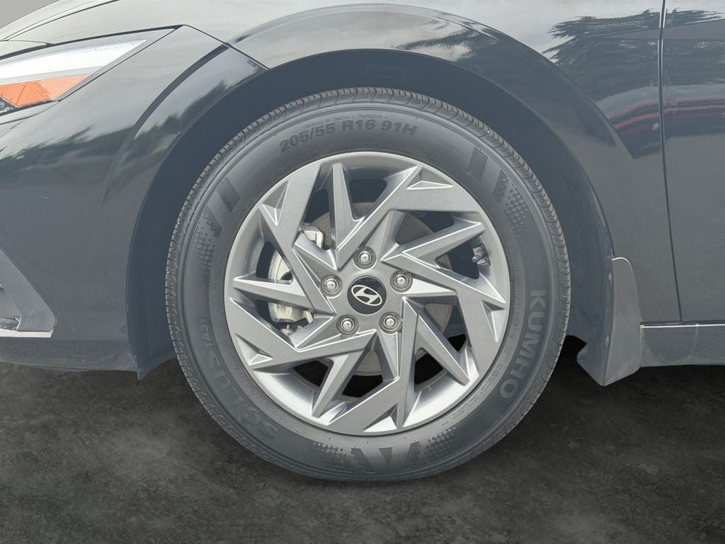 Used 2024 Hyundai Elantra SEL FWD image 4