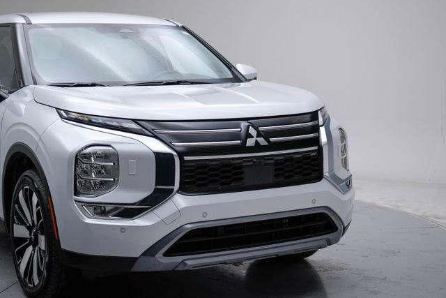 Used 2025 Mitsubishi Outlander SE image 11