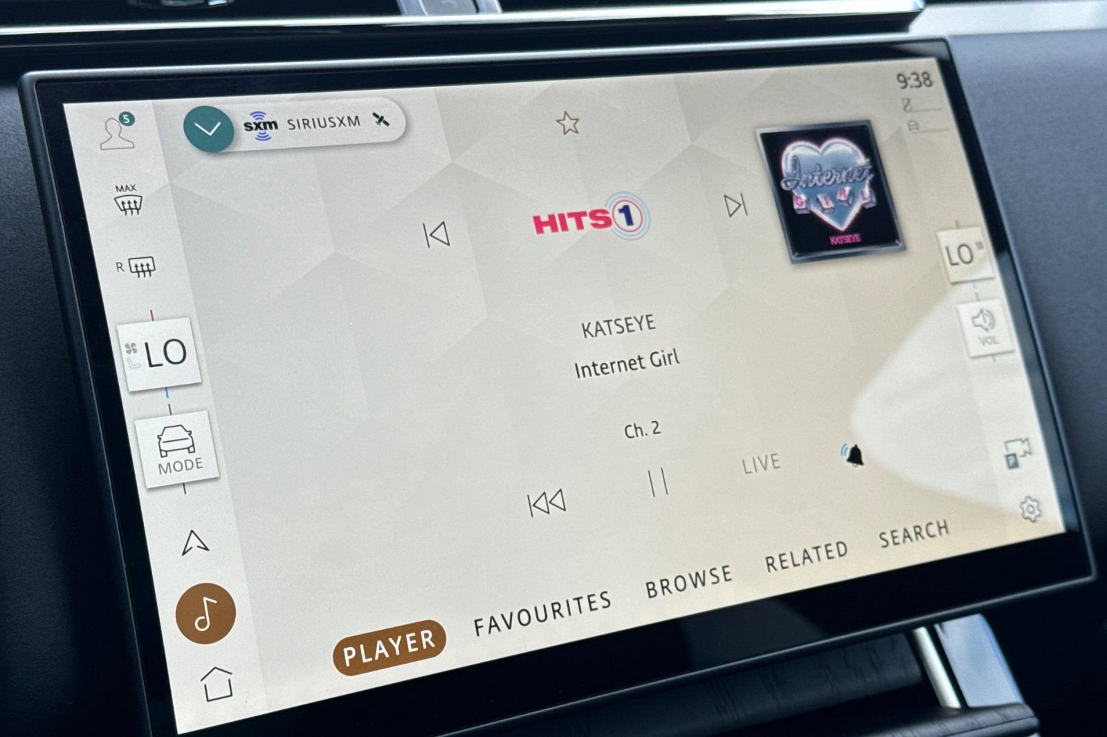 Used 2025 Land Rover Range Rover Velar Dynamic SE image 21