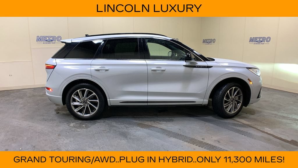 Used 2025 Lincoln Corsair Grand Touring w/ Towing Package AWD/4WD image 2