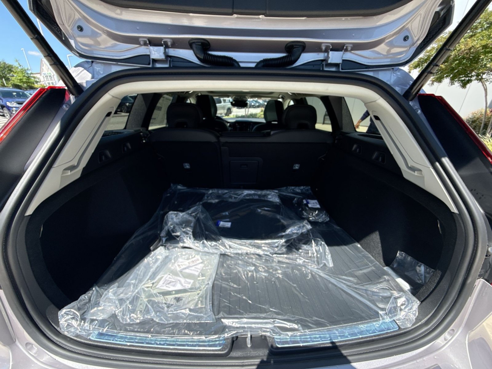 New 2026 Volvo V60 B5 Cross Country Plus w/ Protection Package Premier AWD/4WD image 26
