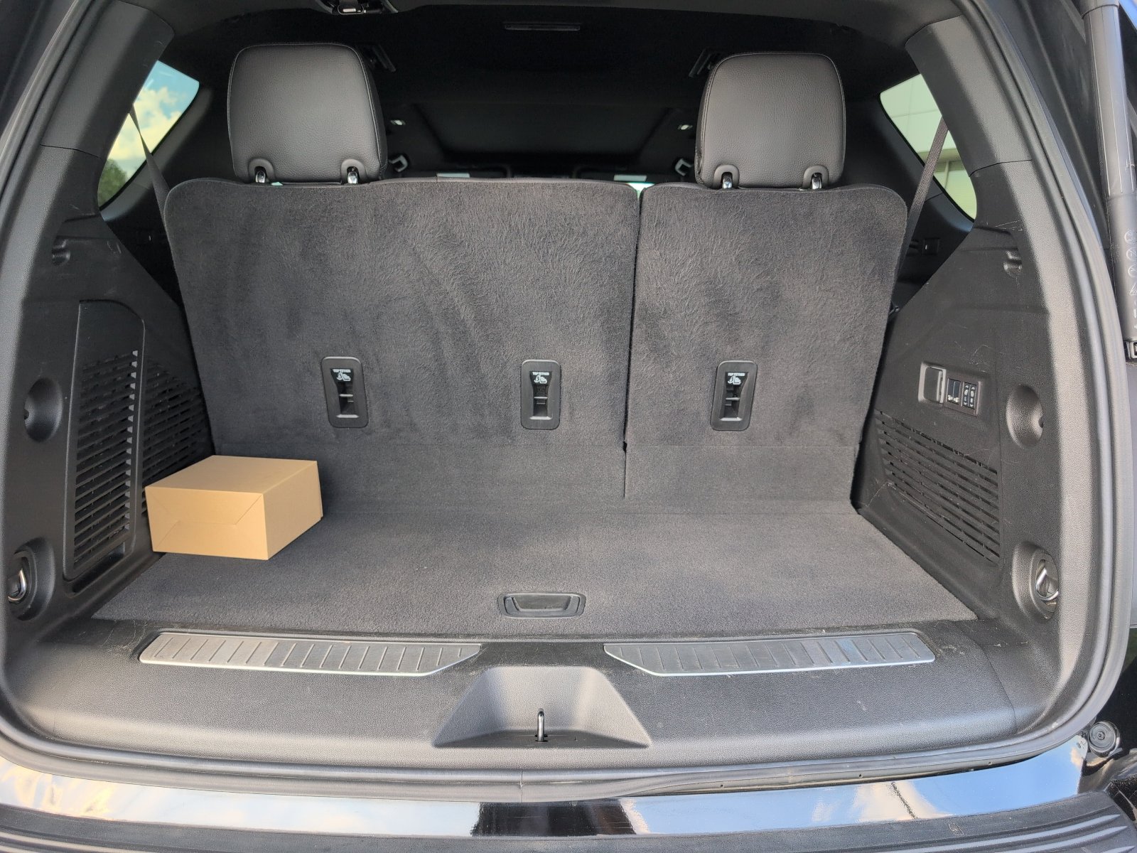 Used 2024 GMC Yukon Denali w/ Advanced Technology Package image 5