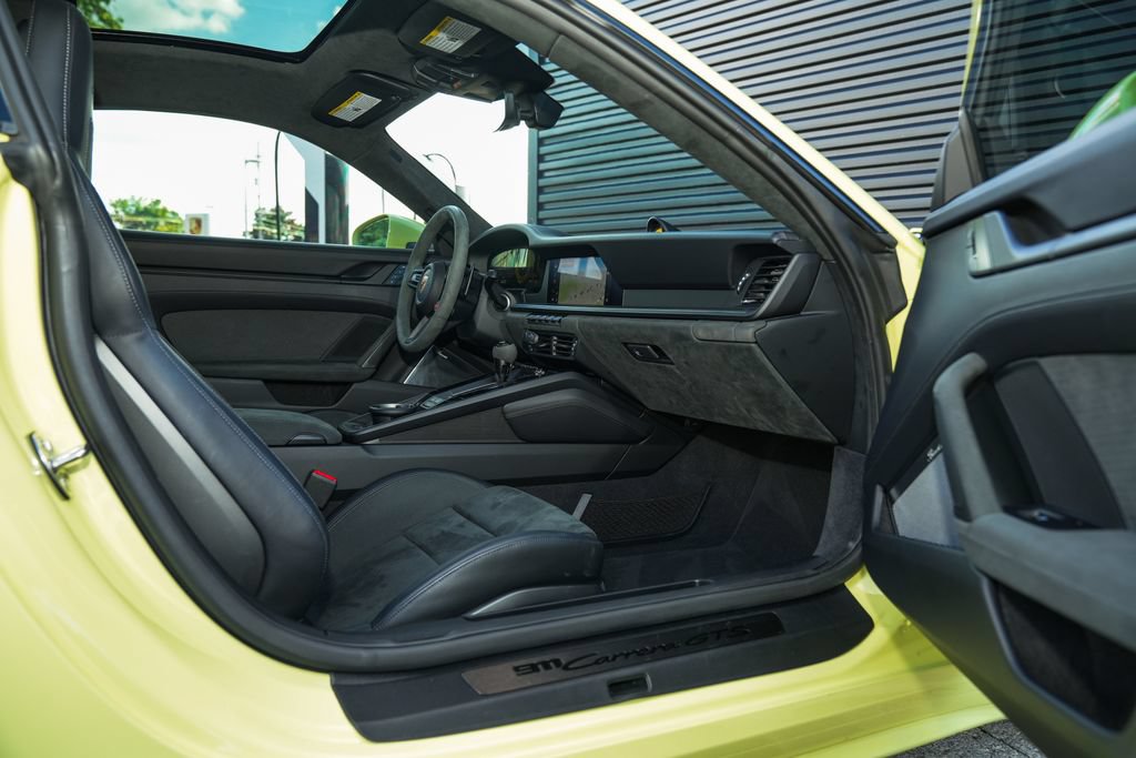 Certified 2025 Porsche 911 Carrera GTS RWD image 29