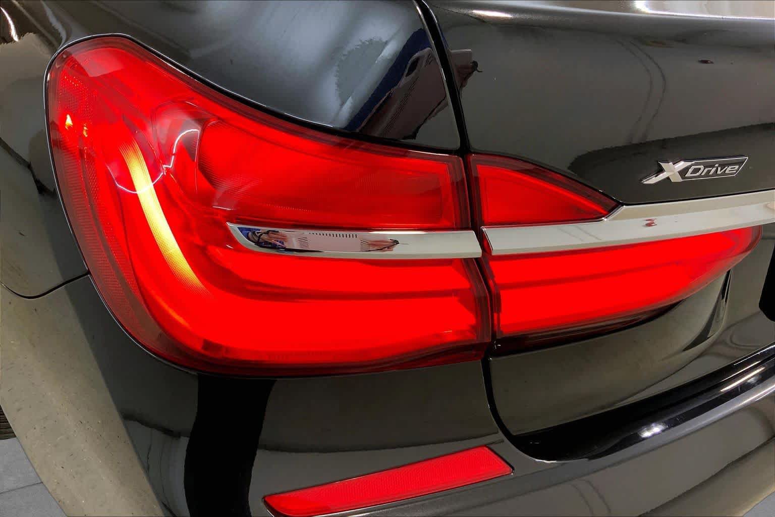 Used 2019 BMW 740i xDrive w/ M Sport Package AWD/4WD image 28