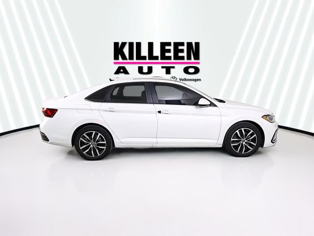 Used 2025 Volkswagen Jetta SE w/ Sunroof Package image 8