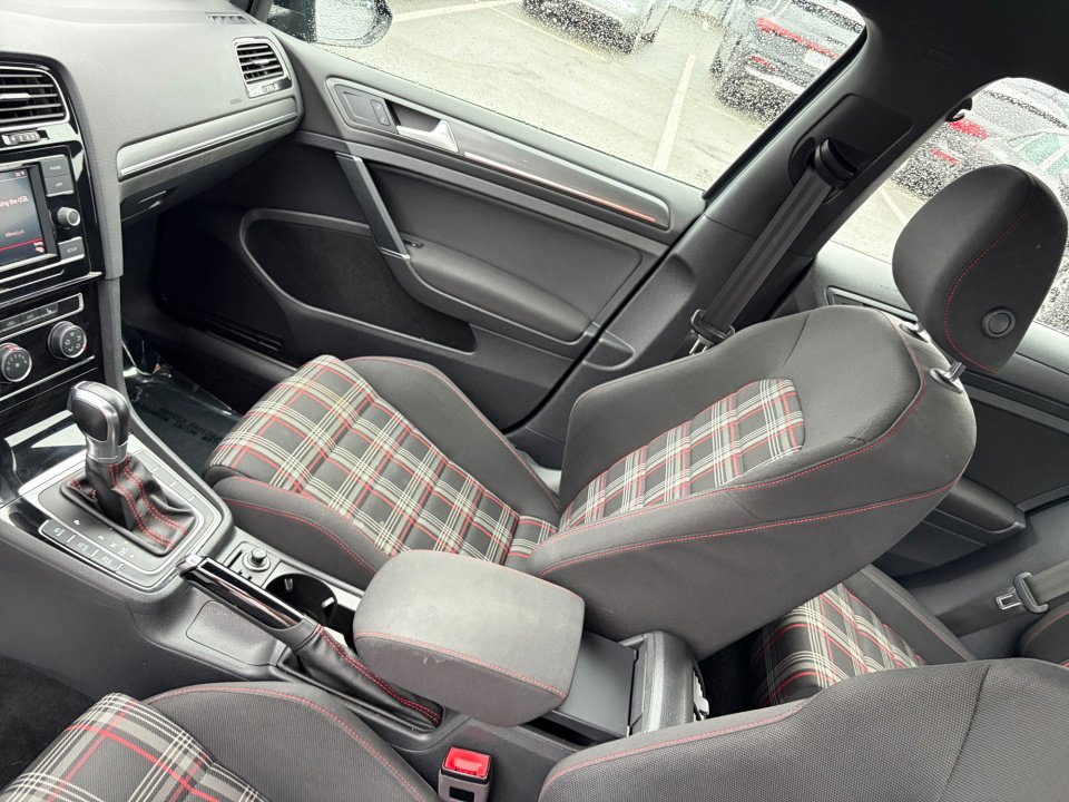 Used 2019 Volkswagen GTI SE FWD image 31