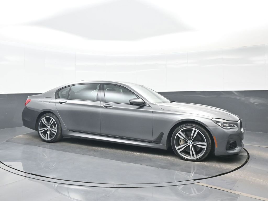 Used 2019 BMW 750i w/ Luxury Rear Seating Package RWD image 8
