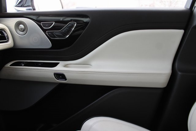 Used 2022 Lincoln Aviator Black Label w/ Dynamic Handling Package image 30