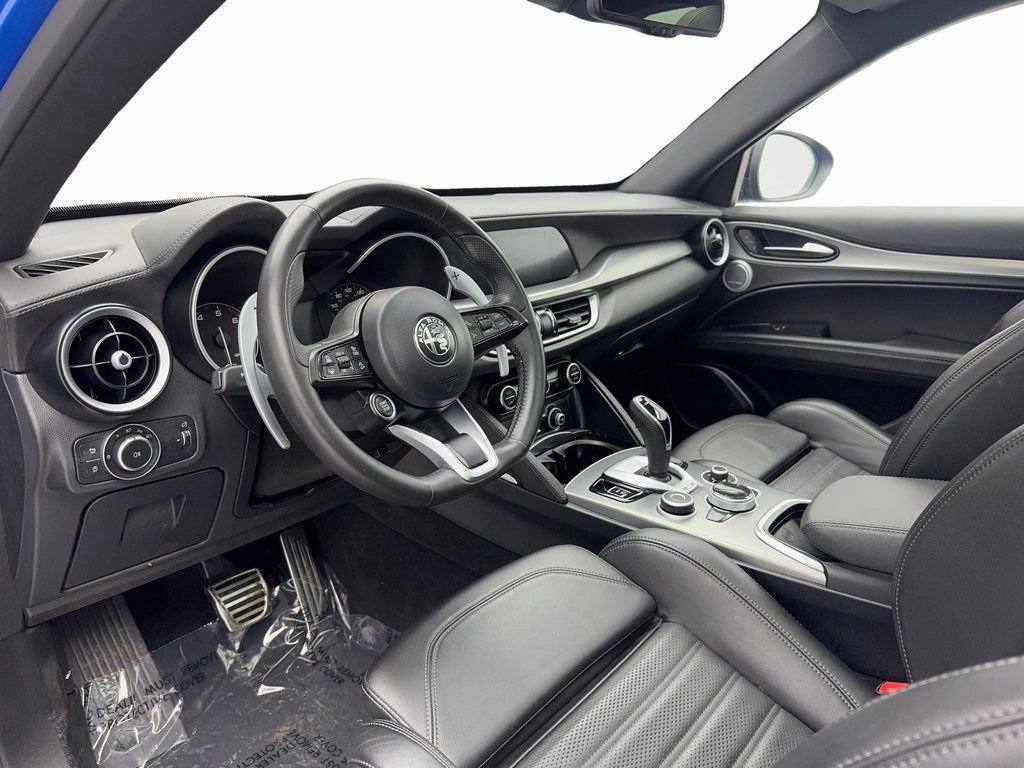 Used 2023 Alfa Romeo Stelvio Veloce image 14