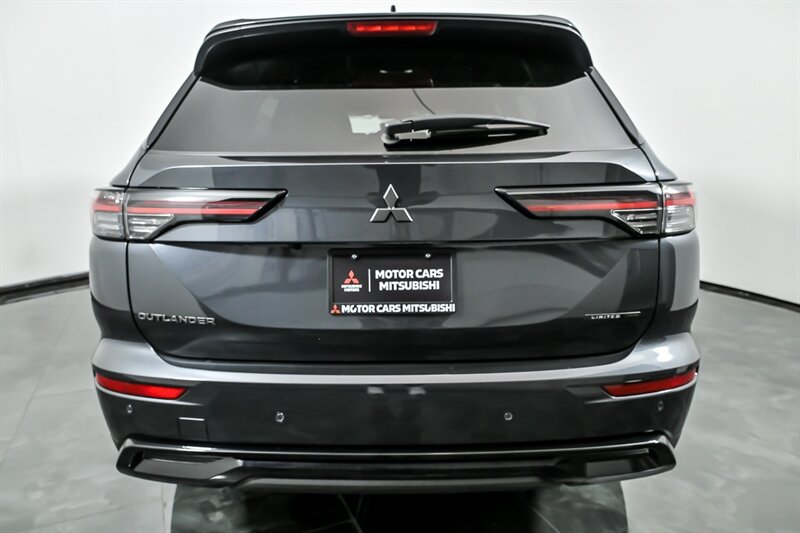 New 2026 Mitsubishi Outlander LE FWD image 8