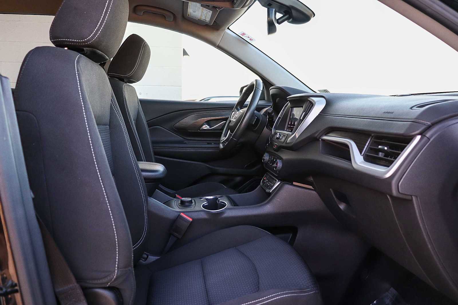 Used 2024 GMC Terrain SLE image 17