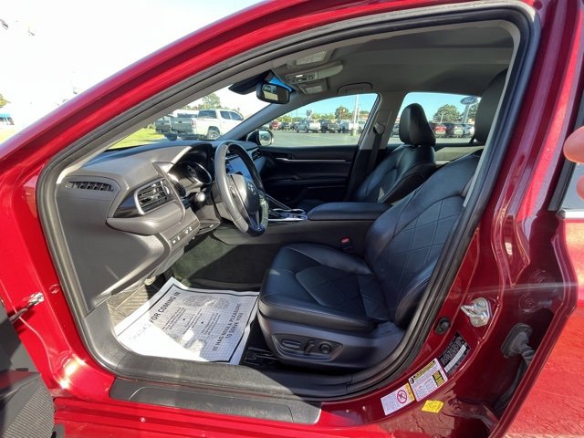 Used 2019 Toyota Camry XLE image 11