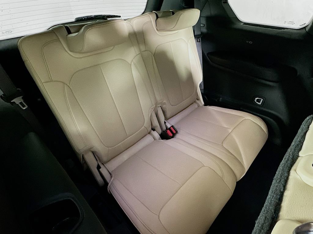 Certified 2025 Jeep Grand Cherokee L Limited w/ Luxury Tech Group II image 40