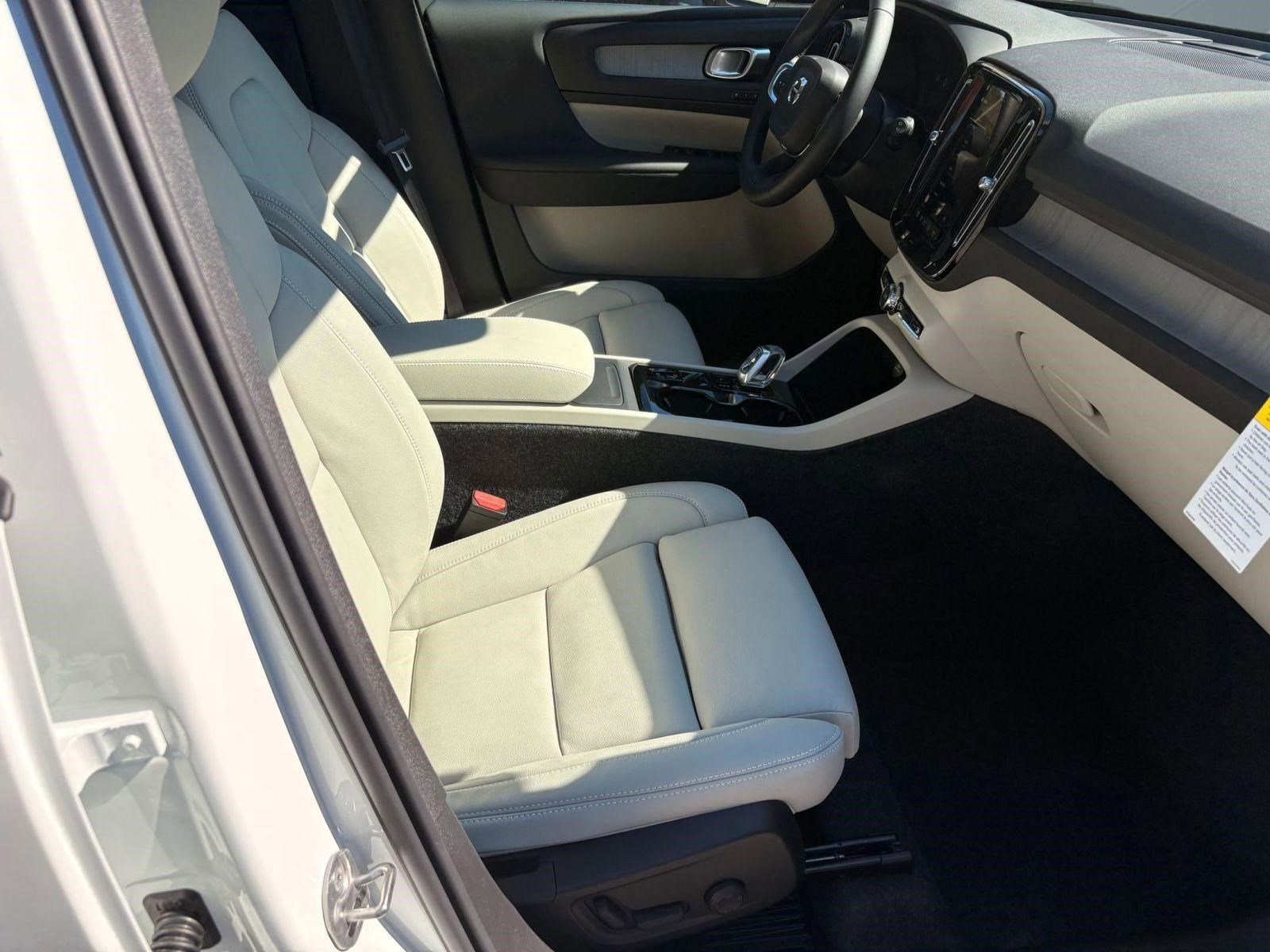 New 2026 Volvo XC40 B4 Plus w/ Climate Package image 26