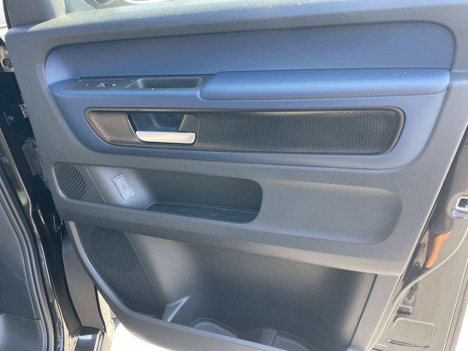 Certified 2025 Volkswagen ID. Buzz Pro S RWD image 27