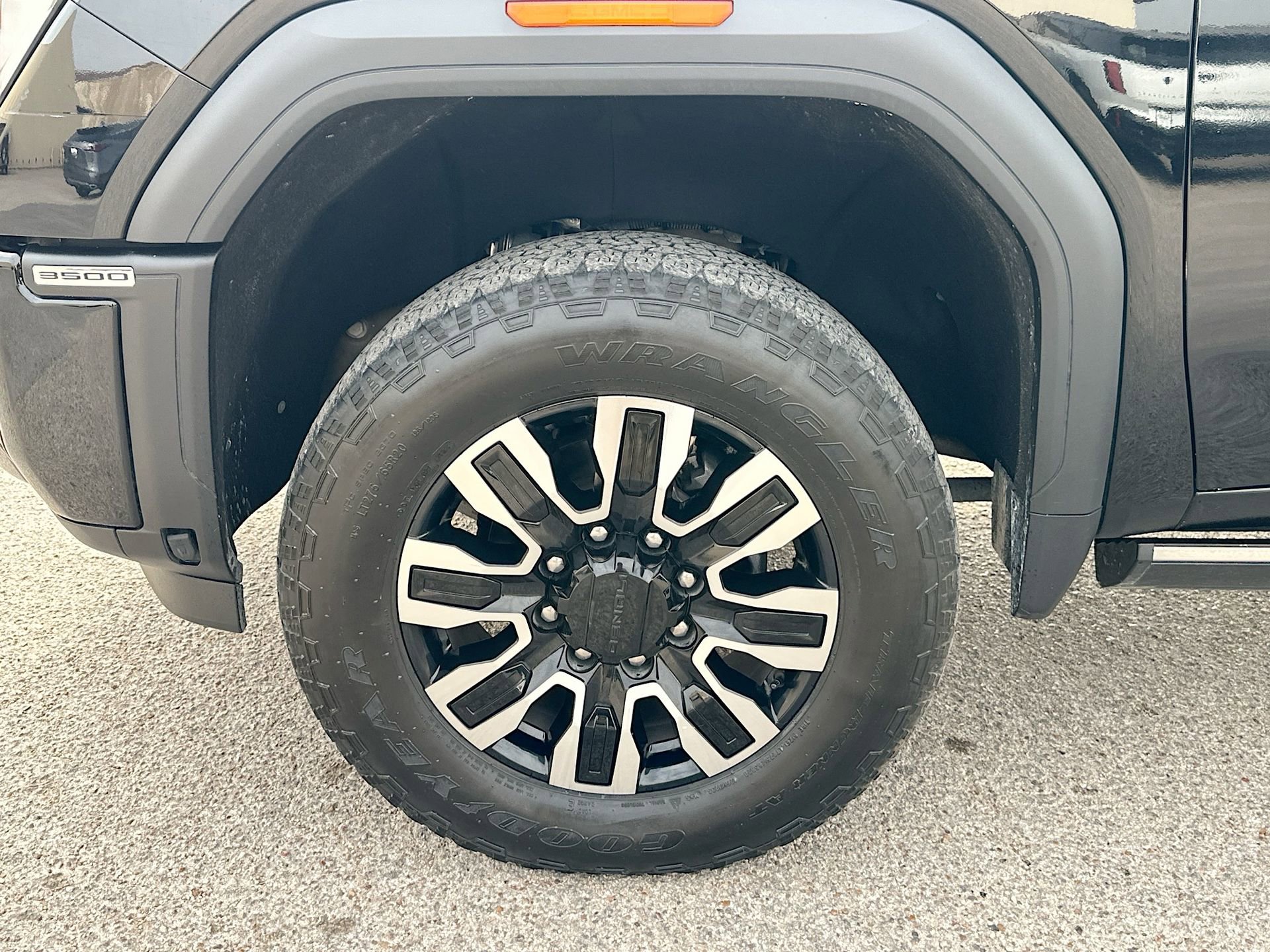 Used 2024 GMC Sierra 3500 Denali Ultimate image 11