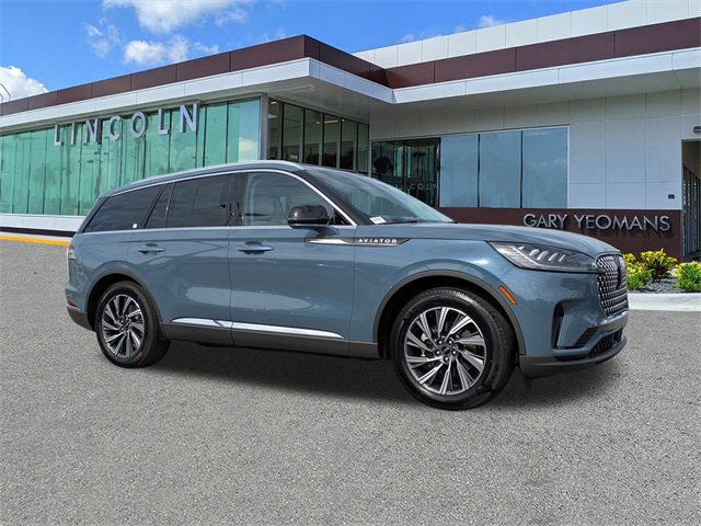 Used 2025 Lincoln Aviator 2WD image 2