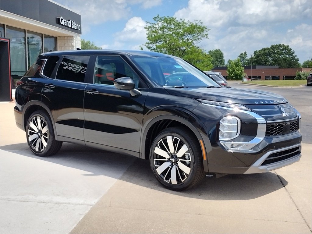 New 2025 Mitsubishi Outlander SE image 14