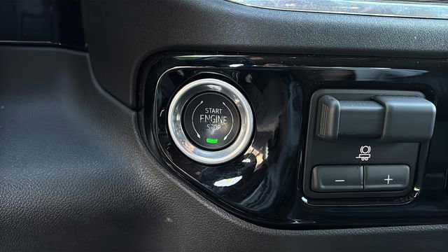 Used 2024 Chevrolet Silverado 2500 LT w/ Convenience Package image 29