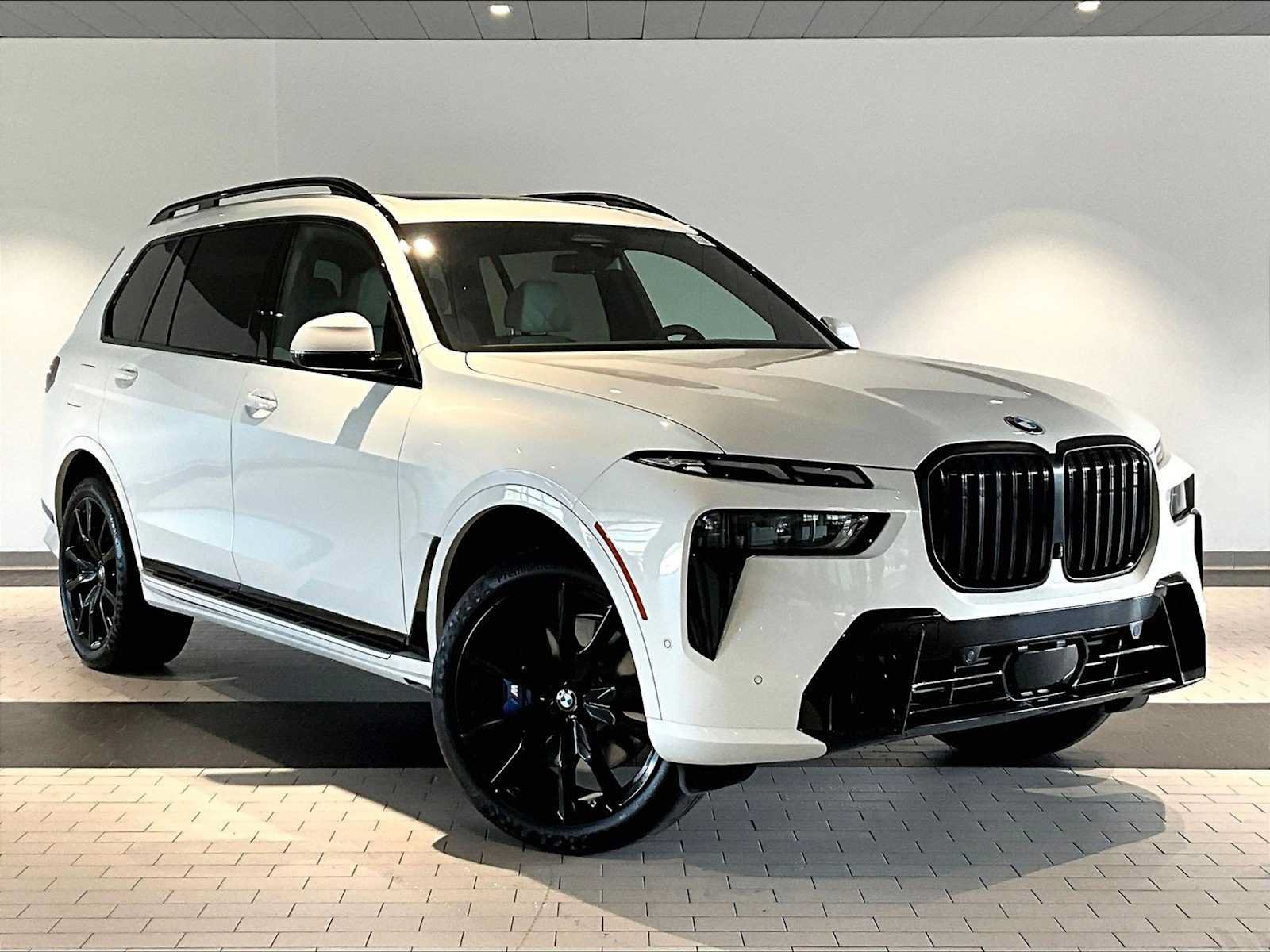 Used 2025 BMW X7 xDrive40i w/ M Sport Package AWD/4WD image 12